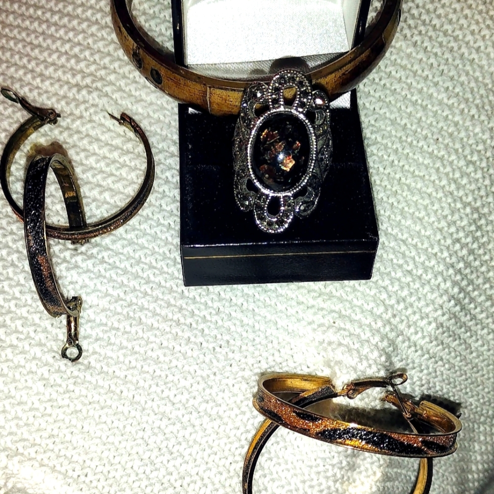 Ring, earring and bracelet set